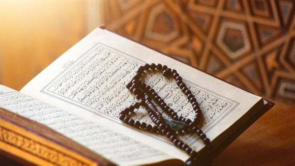 رفع المصاحف والكتب المقدسة “عمل من جلَّ في الإسلام”